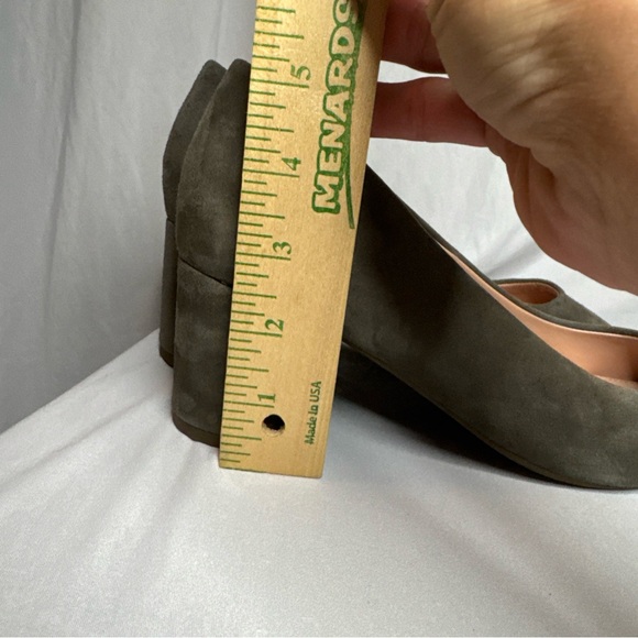 Taryn Rose Rochelle Dark Gray / Olive Suede
Block High Heel Pumps 9.5 Shoes - Picture 7 of 8